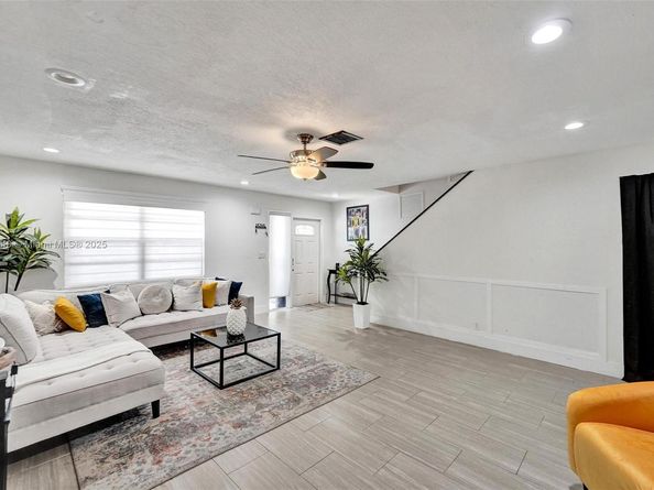 800 NW 47th St, Deerfield Beach FL 33064