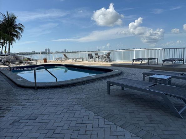 2016 Bay Dr 202, Miami Beach FL 33141