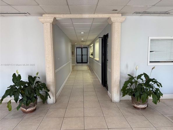 2016 Bay Dr 202, Miami Beach FL 33141