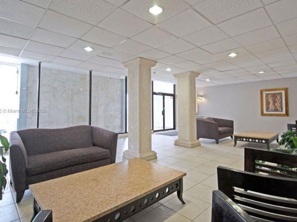 2016 Bay Dr 202, Miami Beach FL 33141
