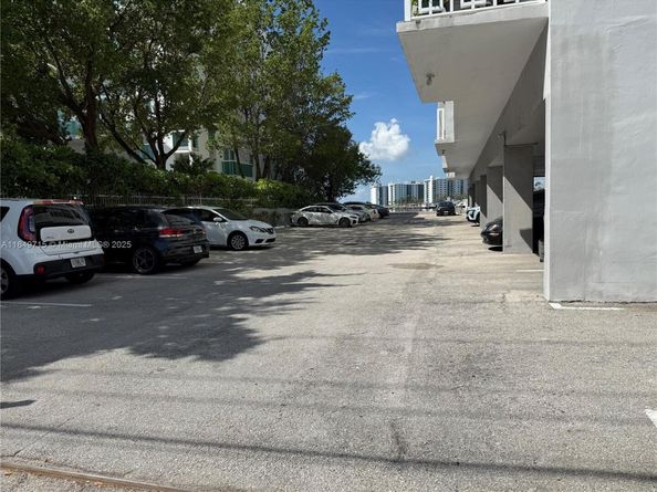 2016 Bay Dr 202, Miami Beach FL 33141