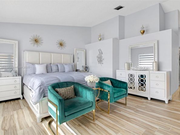 20270 NW 4th St, Pembroke Pines FL 33029