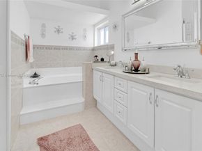 20270 NW 4th St, Pembroke Pines FL 33029