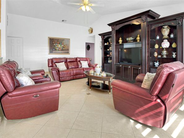 20270 NW 4th St, Pembroke Pines FL 33029