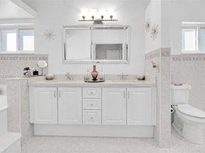 20270 NW 4th St, Pembroke Pines FL 33029