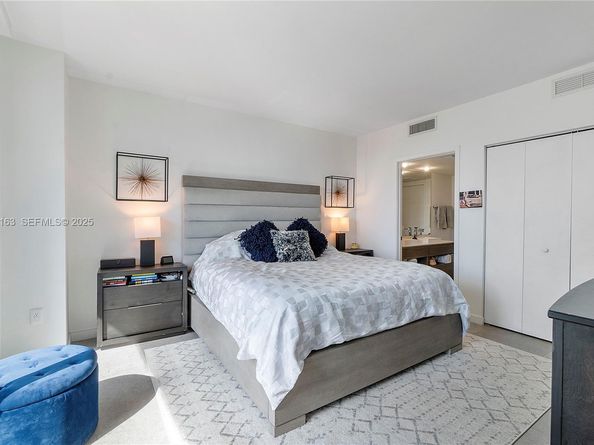 1100 S Miami Ave 2302, Miami FL 33130