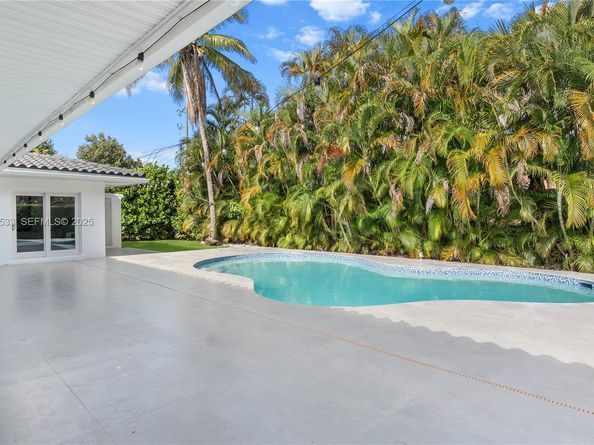 2055 NE 201st Ter, Miami FL 33179