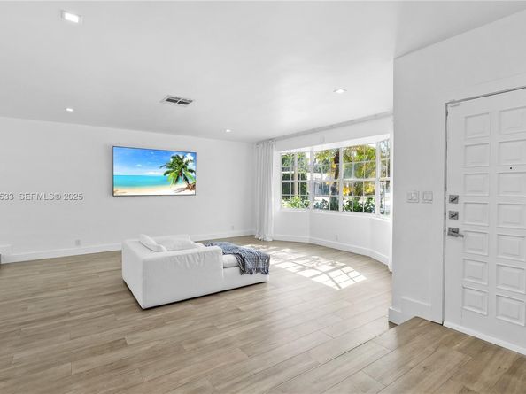 2055 NE 201st Ter, Miami FL 33179