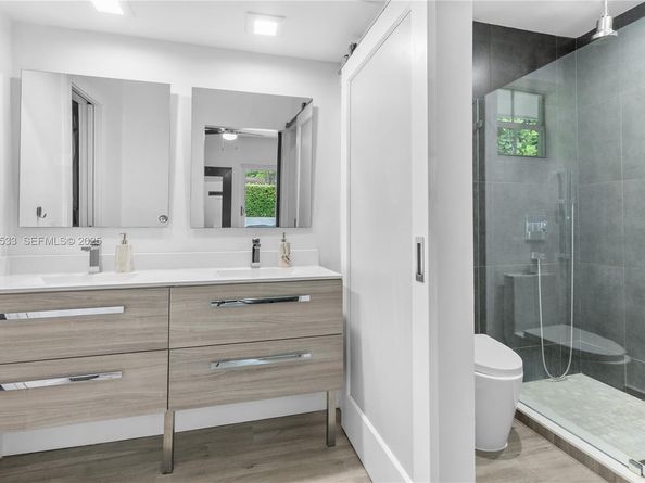 2055 NE 201st Ter, Miami FL 33179