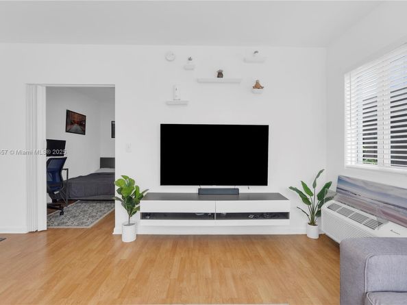 1027 S Euclid Ave 12, Miami Beach FL 33139