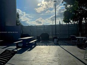 1800 N Andrews Ave 2H, Fort Lauderdale FL 33311