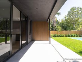 412 NW 47th St, Miami FL 33127