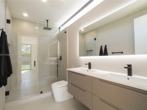 412 NW 47th St, Miami FL 33127