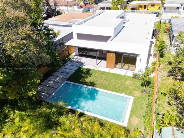 412 NW 47th St, Miami FL 33127