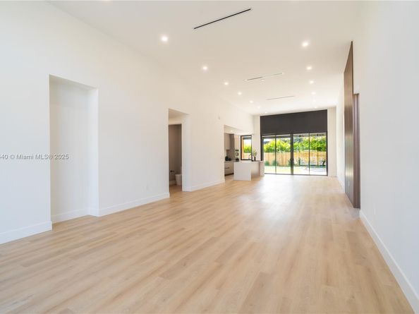 412 NW 47th St, Miami FL 33127