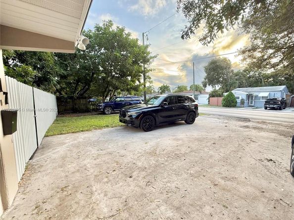 917 N 26th Ave, Hollywood FL 33020