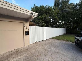 917 N 26th Ave, Hollywood FL 33020