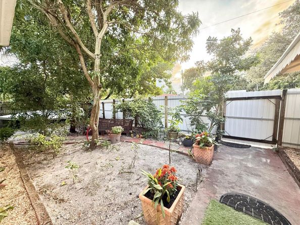 917 N 26th Ave, Hollywood FL 33020