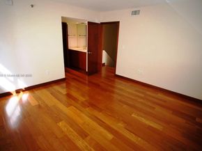 801 N Venetian Dr 1106, Miami FL 33139