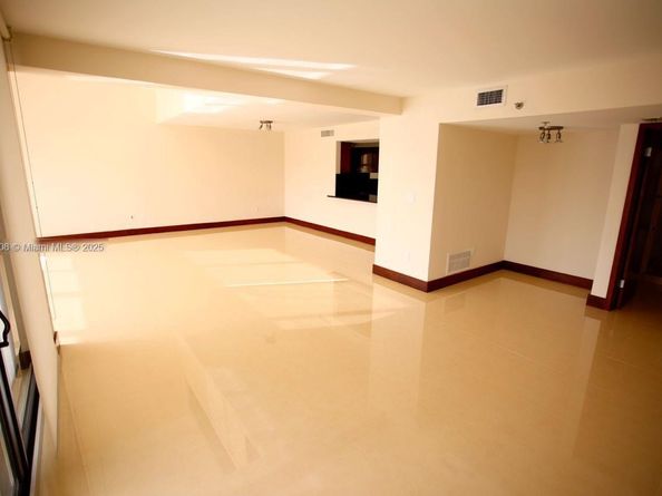 801 N Venetian Dr 1106, Miami FL 33139