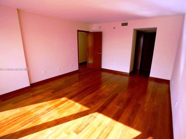 801 N Venetian Dr 1106, Miami FL 33139