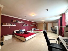 661 NE 195th St 104, Miami FL 33179