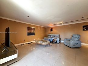 661 NE 195th St 104, Miami FL 33179