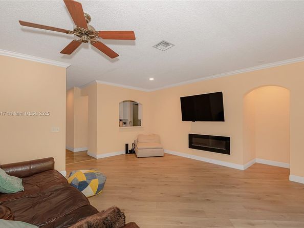 13155 NW 9th Ct, Pembroke Pines FL 33028