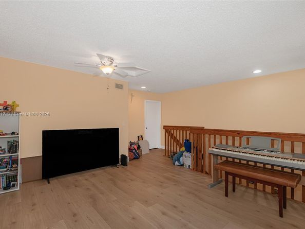 13155 NW 9th Ct, Pembroke Pines FL 33028