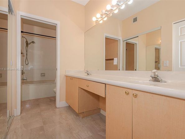 13155 NW 9th Ct, Pembroke Pines FL 33028