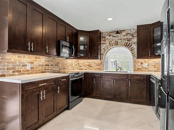 2081 Augusta, Weston FL 33326