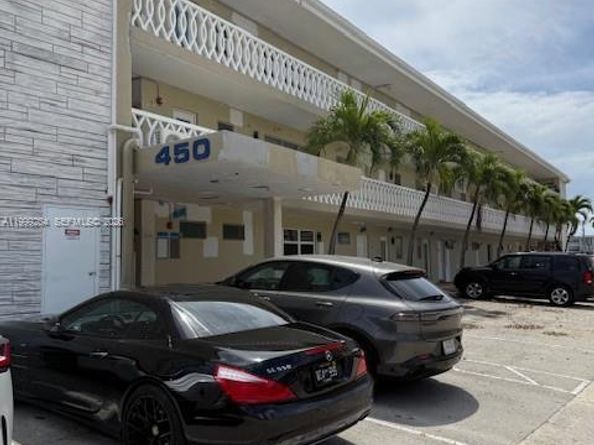 450 Golden Isles Dr 2G, Hallandale Beach FL 33009