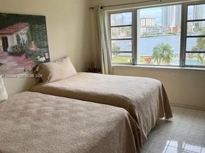 450 Golden Isles Dr 2G, Hallandale Beach FL 33009