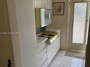 450 Golden Isles Dr 2G, Hallandale Beach FL 33009