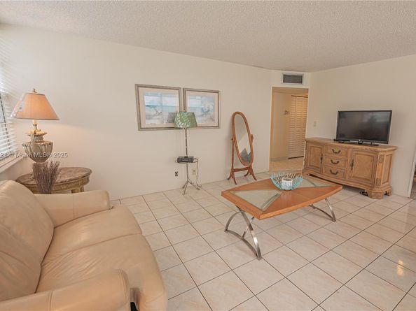 2761 Taft St 204, Hollywood FL 33020