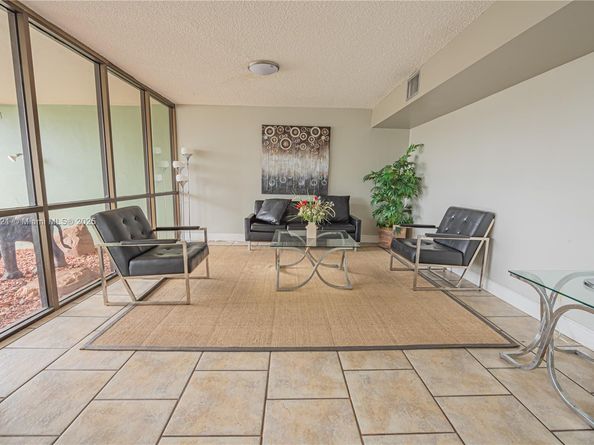 2761 Taft St 204, Hollywood FL 33020