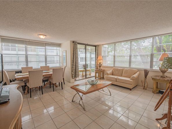 2761 Taft St 204, Hollywood FL 33020