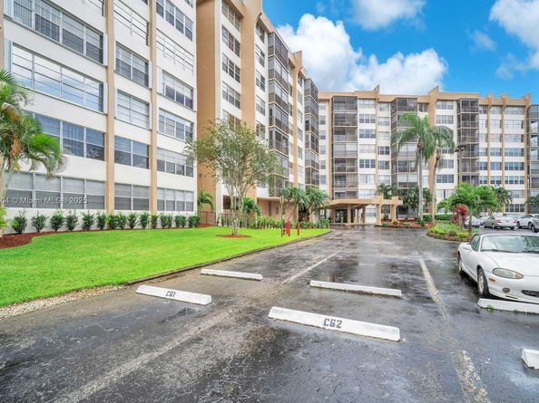 1200 Saint Charles Pl 419, Pembroke Pines FL 33026