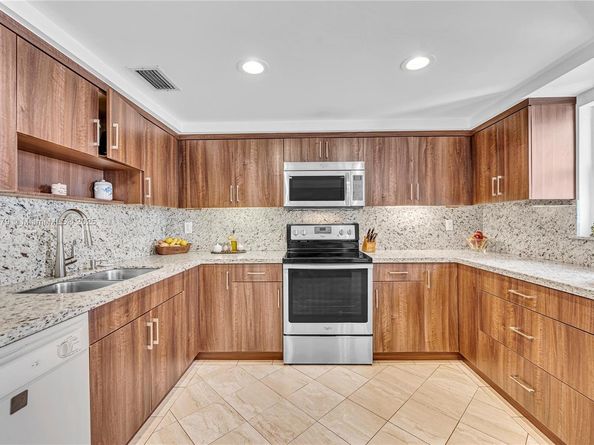1925 Brickell Ave D1108, Miami FL 33129