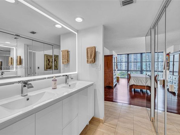1925 Brickell Ave D1108, Miami FL 33129