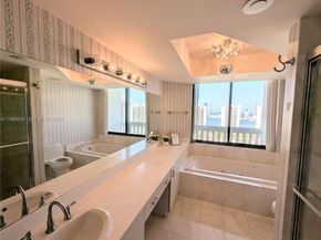 1000 W Island Blvd 2908, Aventura FL 33160