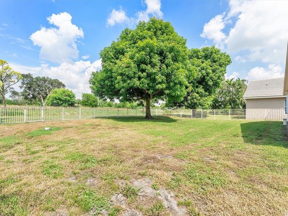 800 Clearbrook Park Cir, Delray Beach FL 33445