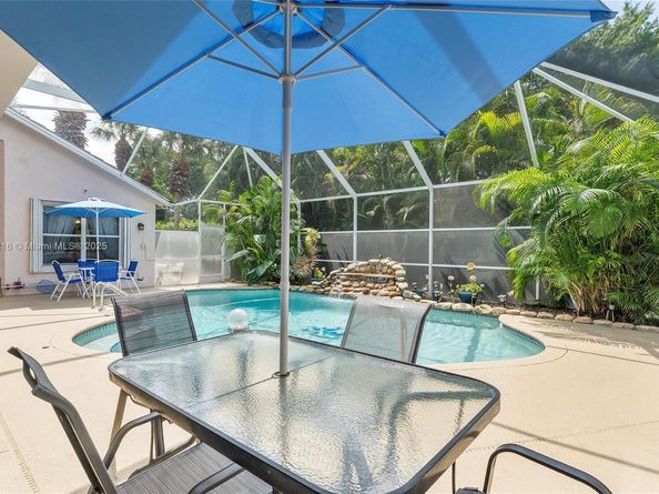 800 Clearbrook Park Cir, Delray Beach FL 33445