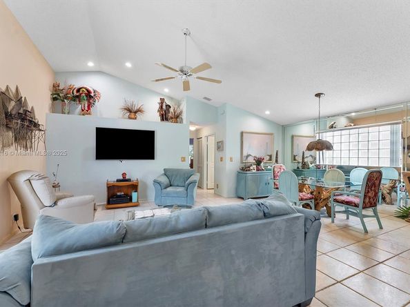 800 Clearbrook Park Cir, Delray Beach FL 33445