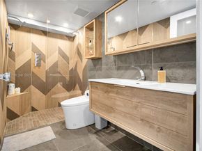 7600 Collins Ave 709, Miami Beach FL 33141