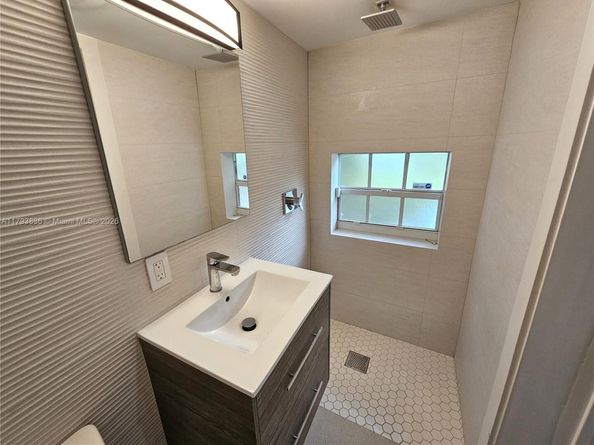 12120 NE 11th Pl, North Miami FL 33161