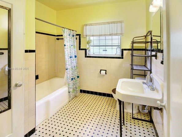 231 NE 48th Ter, Miami FL 33137