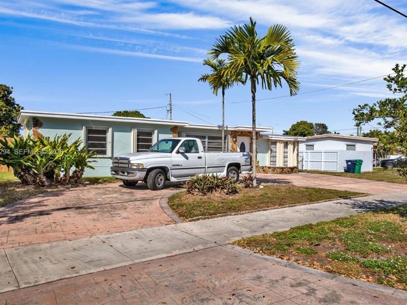 4820 SW 112th Ave, Miami FL 33165