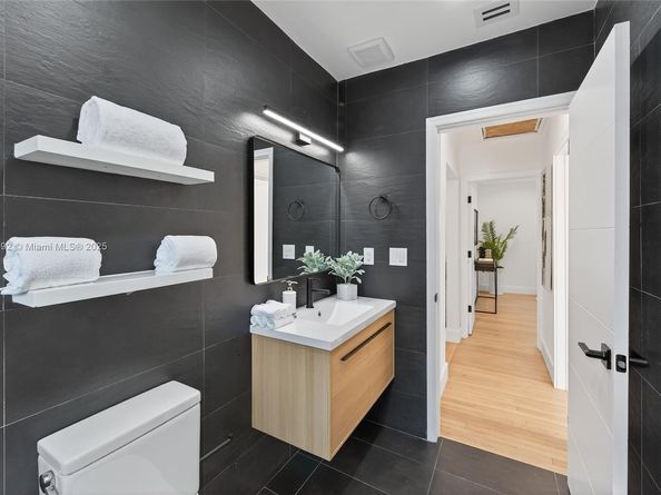 20 NW 93rd St, Miami Shores FL 33150