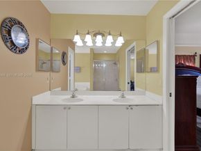 2064 NE 35th Ave, Homestead FL 33033